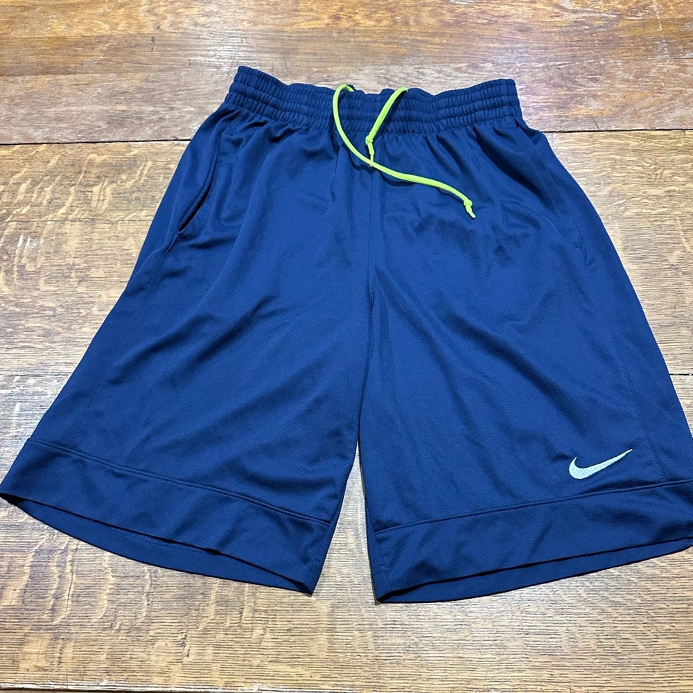 Nike men’s basketball shorts navy‎ sz medium